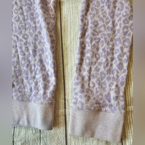 Victoria's Secret Pink Size Large• Lavender Leopard All Over Print Spellout Cozy - Picture 5 of 7